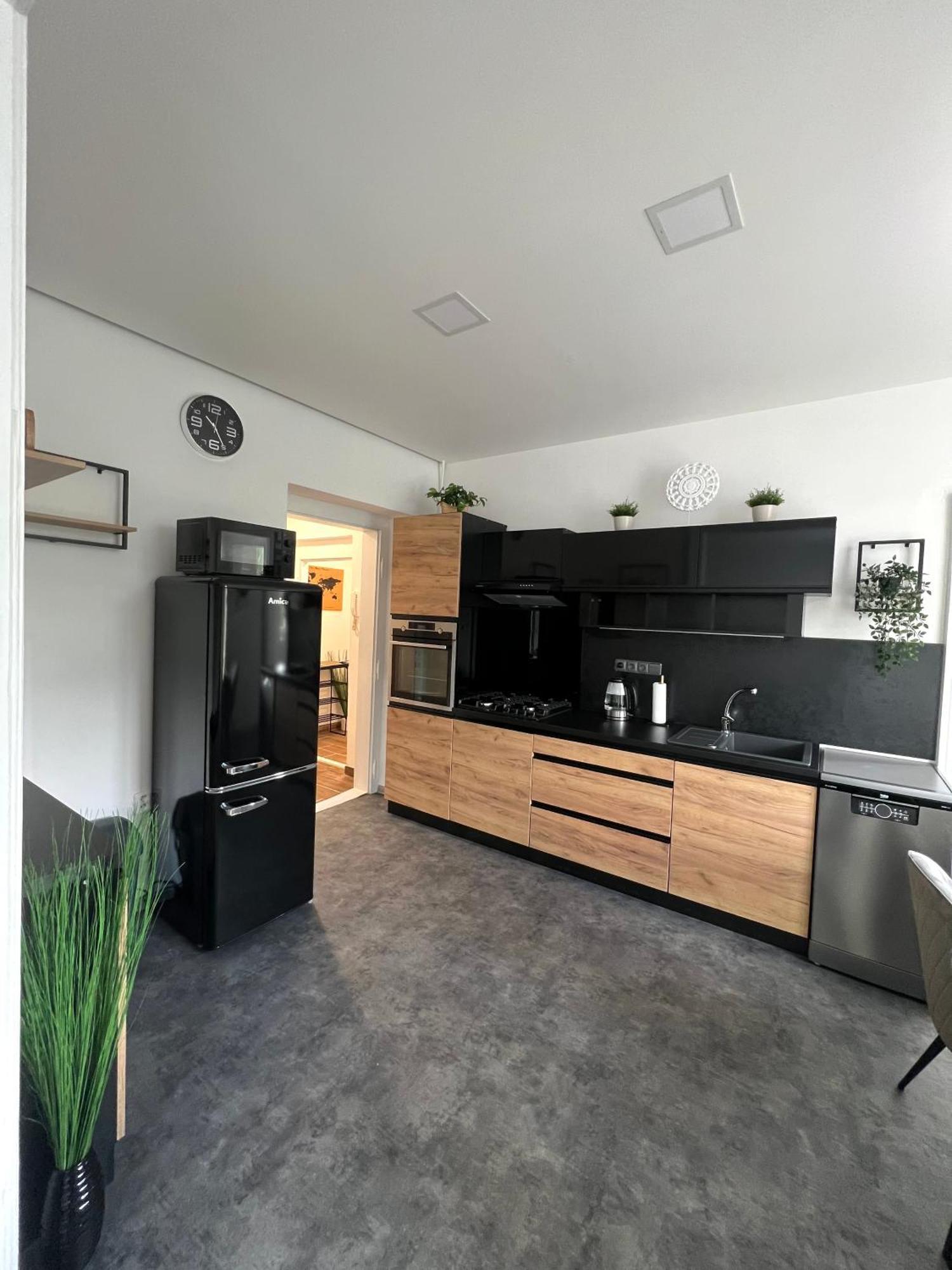 Apartman V Centru Trutnova Esterno foto